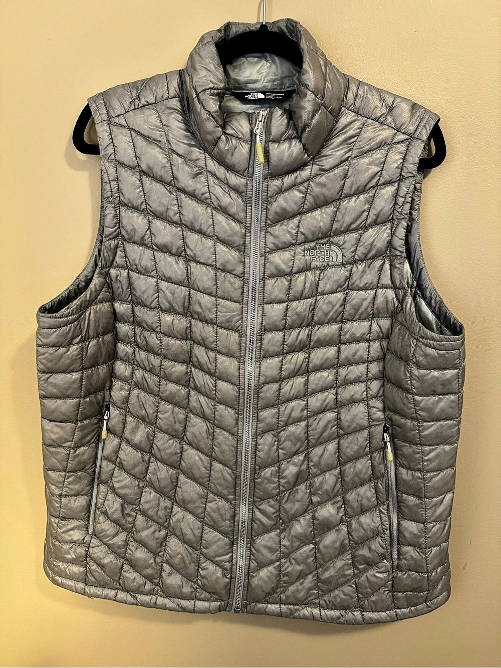 THE NORTH FACE Women's Thermoball Primaloft Quilted Puffer Vest Gray XL